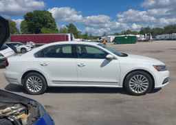 2017 VOLKSWAGEN PASSAT SE
