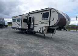 2014 WINNEBAGO MINNIE PLUS 5TH WHEEL TRAILER