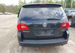 2010 VOLKSWAGEN ROUTAN S