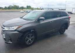 2017 TOYOTA HIGHLANDER LE