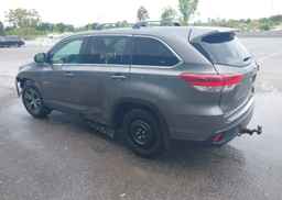 2017 TOYOTA HIGHLANDER LE