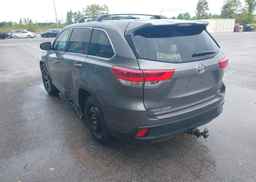 2017 TOYOTA HIGHLANDER LE