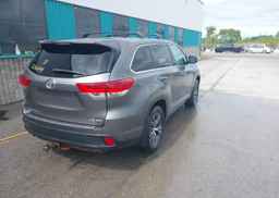 2017 TOYOTA HIGHLANDER LE