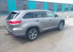 2017 TOYOTA HIGHLANDER LE
