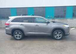2017 TOYOTA HIGHLANDER LE
