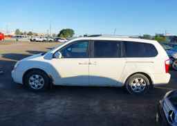 2010 KIA SEDONA LX