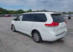 2012 TOYOTA SIENNA