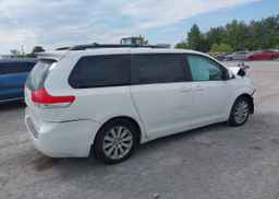 2012 TOYOTA SIENNA