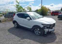 2019 VOLVO XC40 T5 MOMENTUM