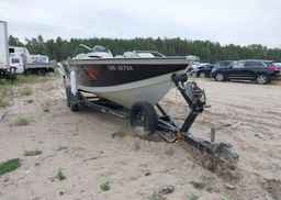 2002 EZ LOADER BOAT TRAILER & STARCRAFT BOAT