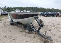 2002 EZ LOADER BOAT TRAILER & STARCRAFT BOAT