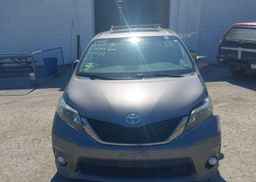 2011 TOYOTA SIENNA SE 8 PASSENGER