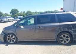 2011 TOYOTA SIENNA SE 8 PASSENGER