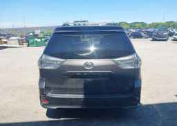 2011 TOYOTA SIENNA SE 8 PASSENGER