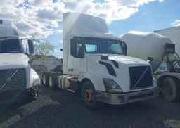 2015 VOLVO VN VNL