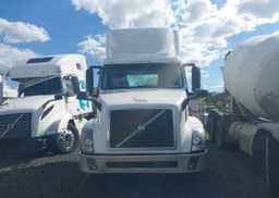 2015 VOLVO VN VNL