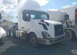 2015 VOLVO VN VNL