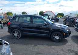 2012 VOLKSWAGEN TIGUAN S