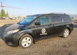 2011 TOYOTA SIENNA LE