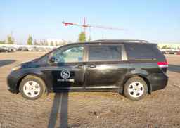 2011 TOYOTA SIENNA LE