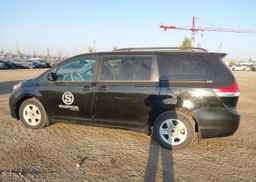 2011 TOYOTA SIENNA LE