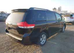2011 TOYOTA SIENNA LE