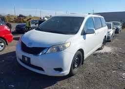 2014 TOYOTA SIENNA LE