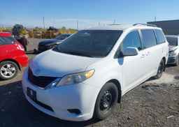 2014 TOYOTA SIENNA LE