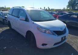2014 TOYOTA SIENNA LE