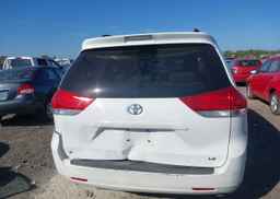 2014 TOYOTA SIENNA LE