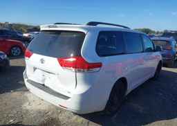 2014 TOYOTA SIENNA LE