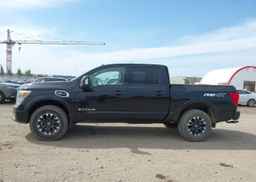 2017 NISSAN TITAN PLATINUM RESERVE