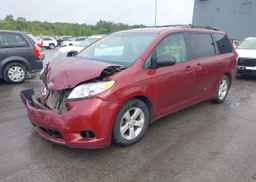 2011 TOYOTA SIENNA