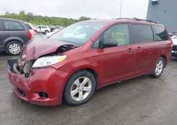 2011 TOYOTA SIENNA