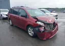 2011 TOYOTA SIENNA