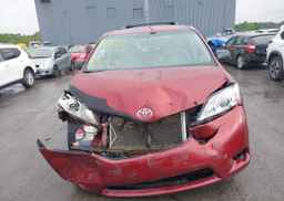 2011 TOYOTA SIENNA