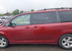 2011 TOYOTA SIENNA