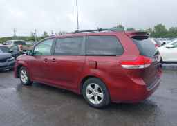 2011 TOYOTA SIENNA