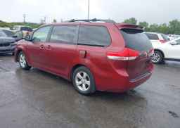 2011 TOYOTA SIENNA
