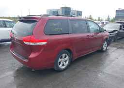 2011 TOYOTA SIENNA