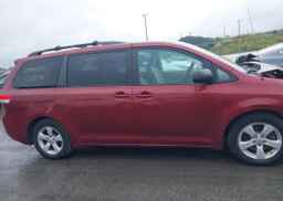 2011 TOYOTA SIENNA