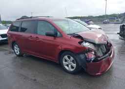 2011 TOYOTA SIENNA