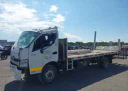 2015 HINO 195