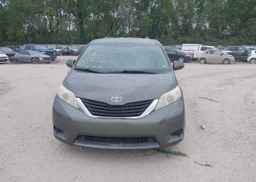 2011 TOYOTA SIENNA LE V6