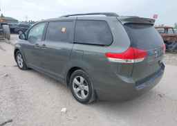 2011 TOYOTA SIENNA LE V6