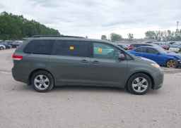 2011 TOYOTA SIENNA LE V6