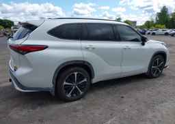2022 TOYOTA HIGHLANDER XSE