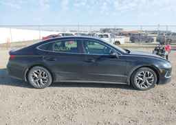 2022 HYUNDAI SONATA SE