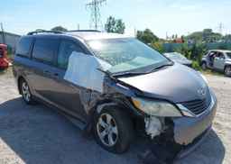 2011 TOYOTA SIENNA LE
