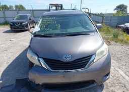 2011 TOYOTA SIENNA LE
